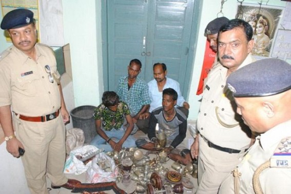Police arrested two thieves, two buyers Police arrested two thieves, two buyers